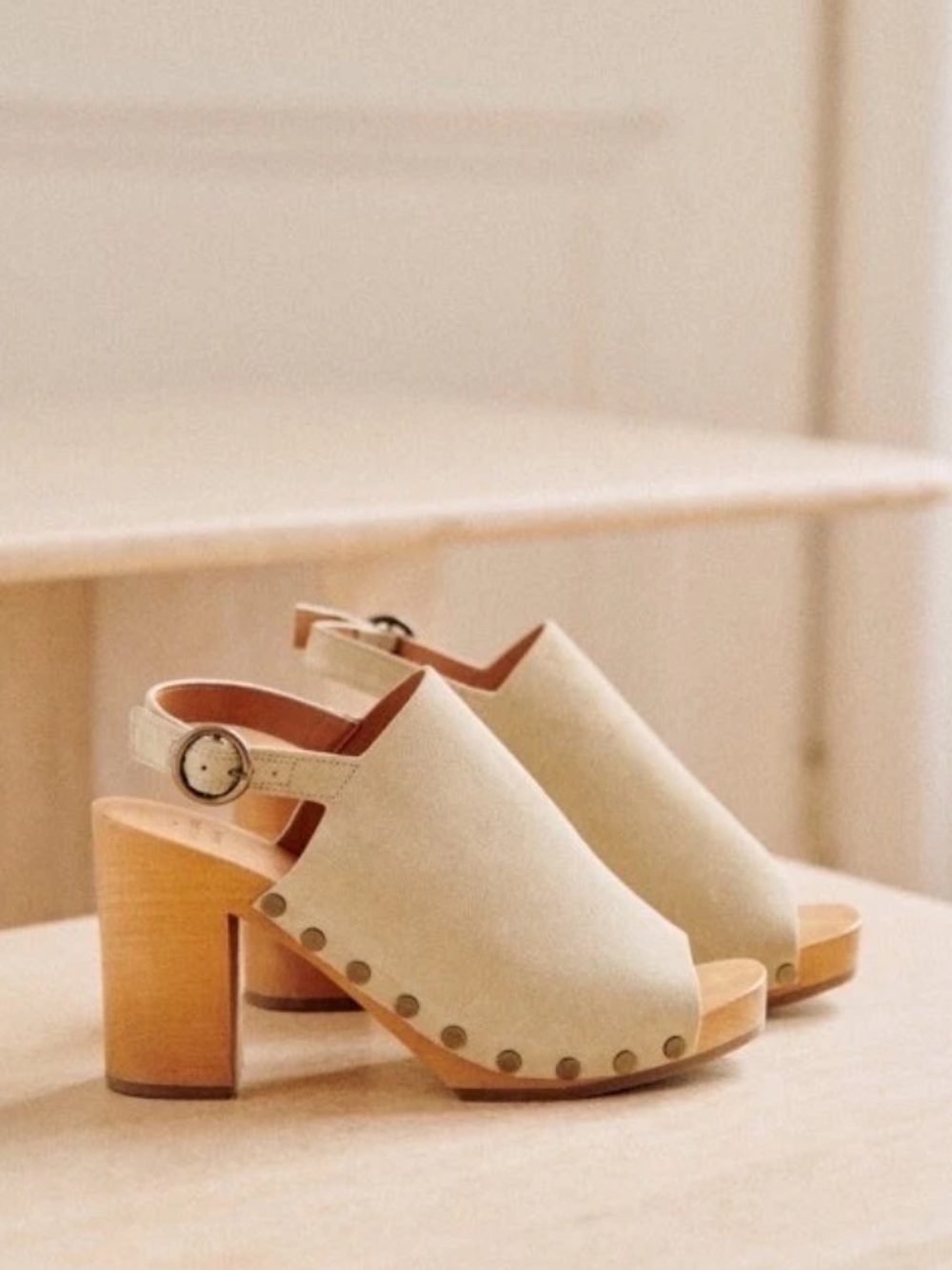 Sezane Dakota Suede Stone High Heel Beige
Clogs Mules Sandals 39